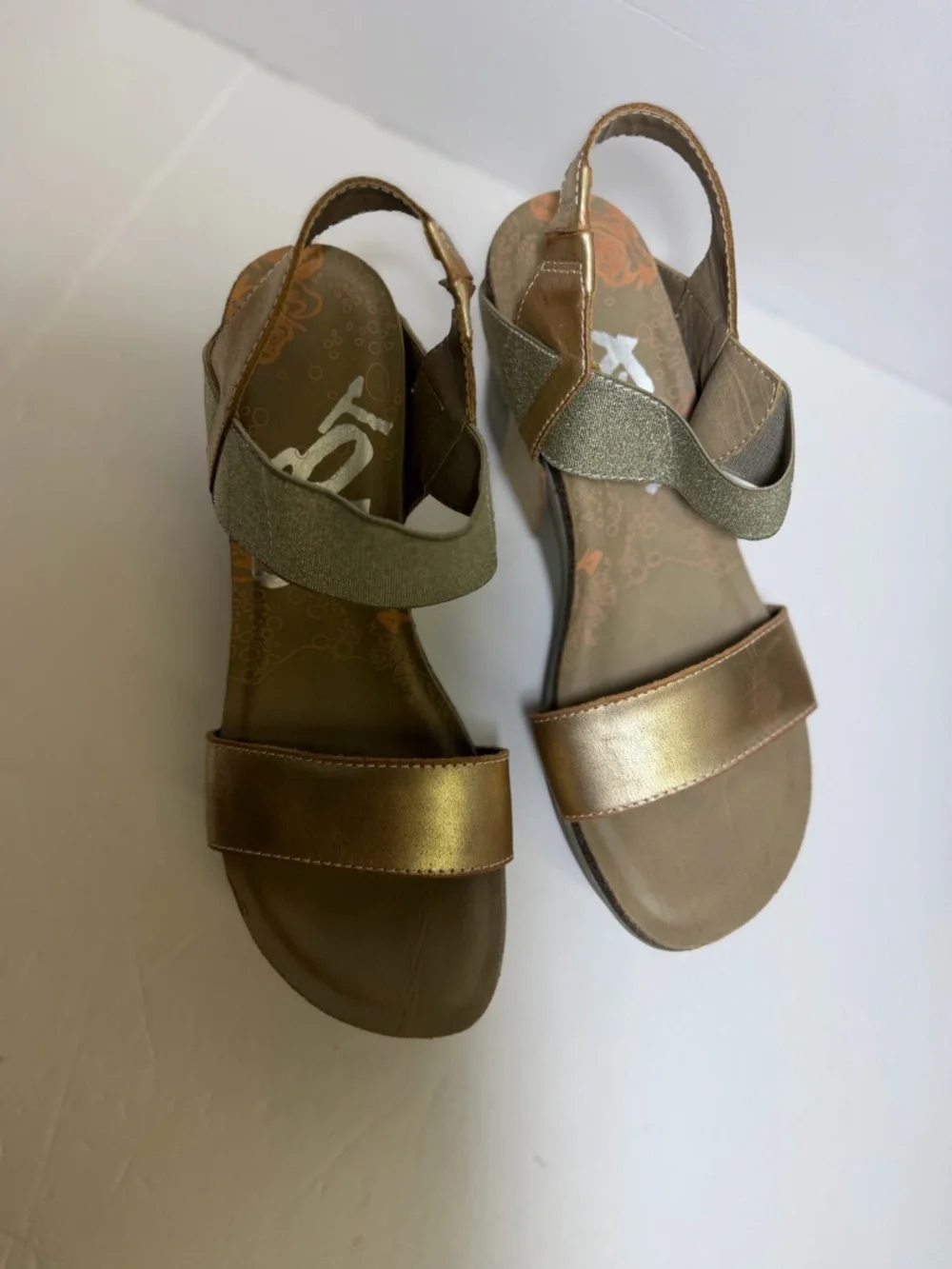 OTBT Bushnell Wedge sandal in a gold colorway Size‎ 9.5M